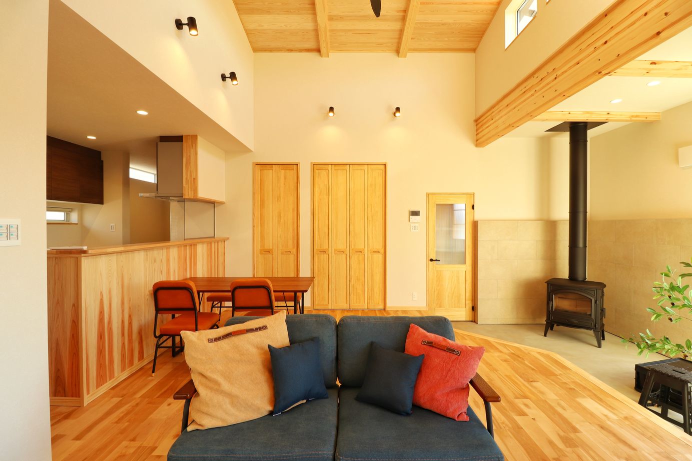 エバーホーム 【暖炉×寝室１F】自然素材でつくる薪ストーブのある暮らし【2000万円台】の建築実例画像3