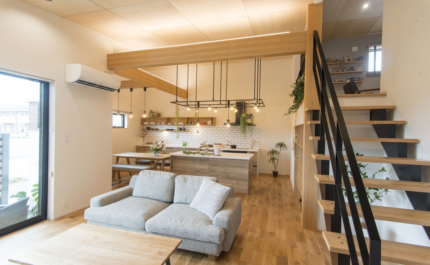 エバーホーム 【射水市/2000万円台後半/カフェスタイル】アイランドキッチンを中心にした平屋ベースの暮らしやすい住まいの建築実例画像8