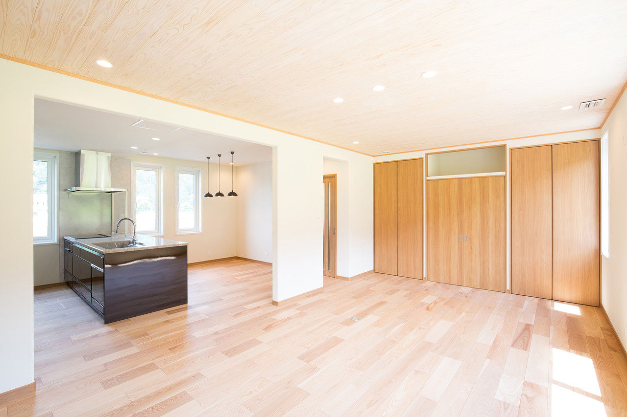 ヤマムラ（最上・村山エリア） 【新庄市／省令準耐火構造／全館空調／２世帯／セカンドリビング】２×４工法で実現した暖かい26帖のＬＤＫの建築実例画像2