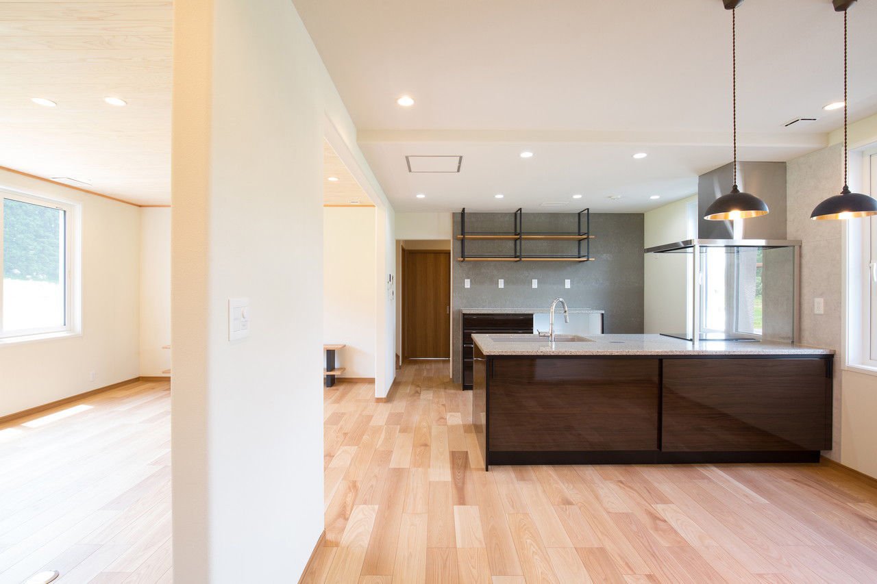 ヤマムラ（最上・村山エリア） 【新庄市／省令準耐火構造／全館空調／２世帯／セカンドリビング】２×４工法で実現した暖かい26帖のＬＤＫの建築実例画像3