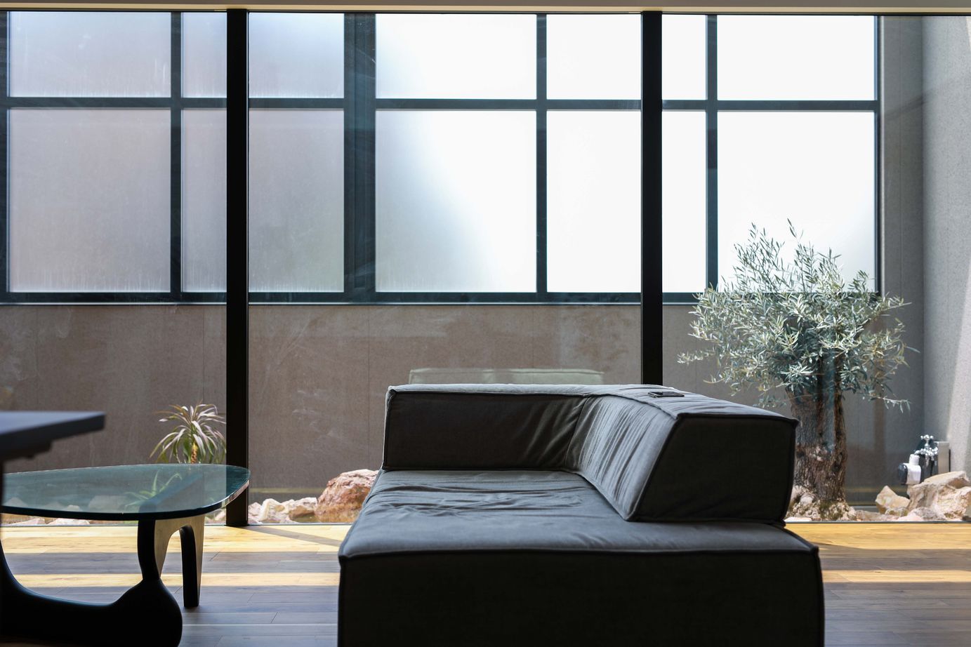 家元 【津幡町/平屋】カーテンのいらない平屋～平屋ならではの天井の高さが魅力の明るく開放感のある家の建築実例画像5