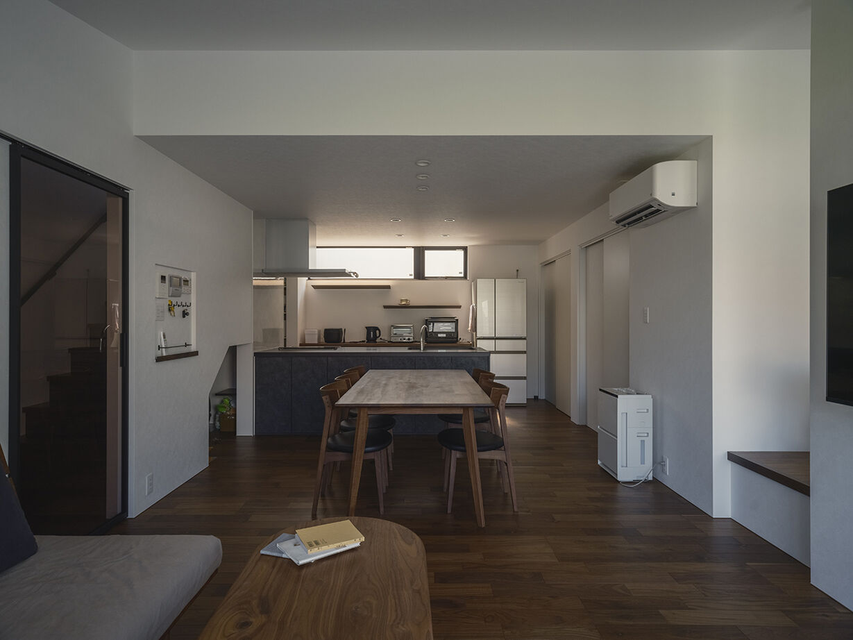 家元 4000万円台|愛猫2匹と暮らす、開放感のあるLDK。回遊性のある間取りで来客動線・家事動線を効率化の建築実例画像2