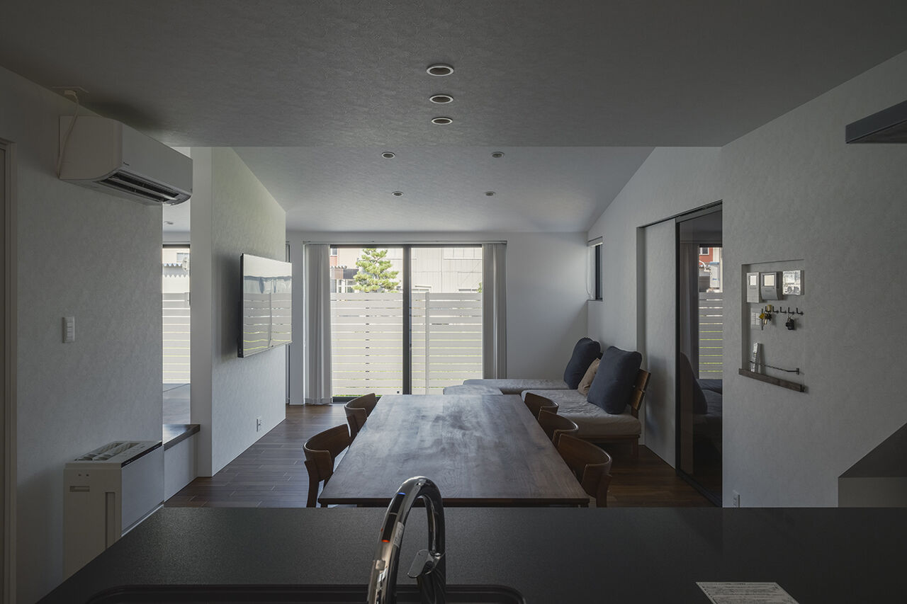 家元 4000万円台|愛猫2匹と暮らす、開放感のあるLDK。回遊性のある間取りで来客動線・家事動線を効率化の建築実例画像3