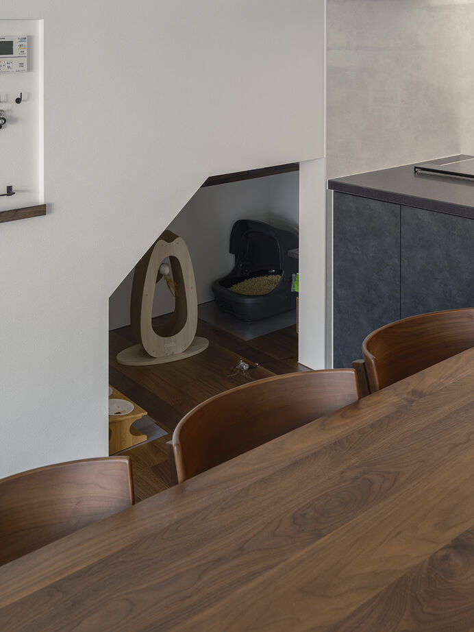 家元 4000万円台|愛猫2匹と暮らす、開放感のあるLDK。回遊性のある間取りで来客動線・家事動線を効率化の建築実例画像5