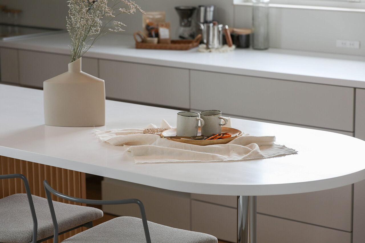 家元 4000万円台 |「樹」と暮らす家。まるで屋外のような、心地よい開放感。住まいの中心にシンボルツリーの建築実例画像9