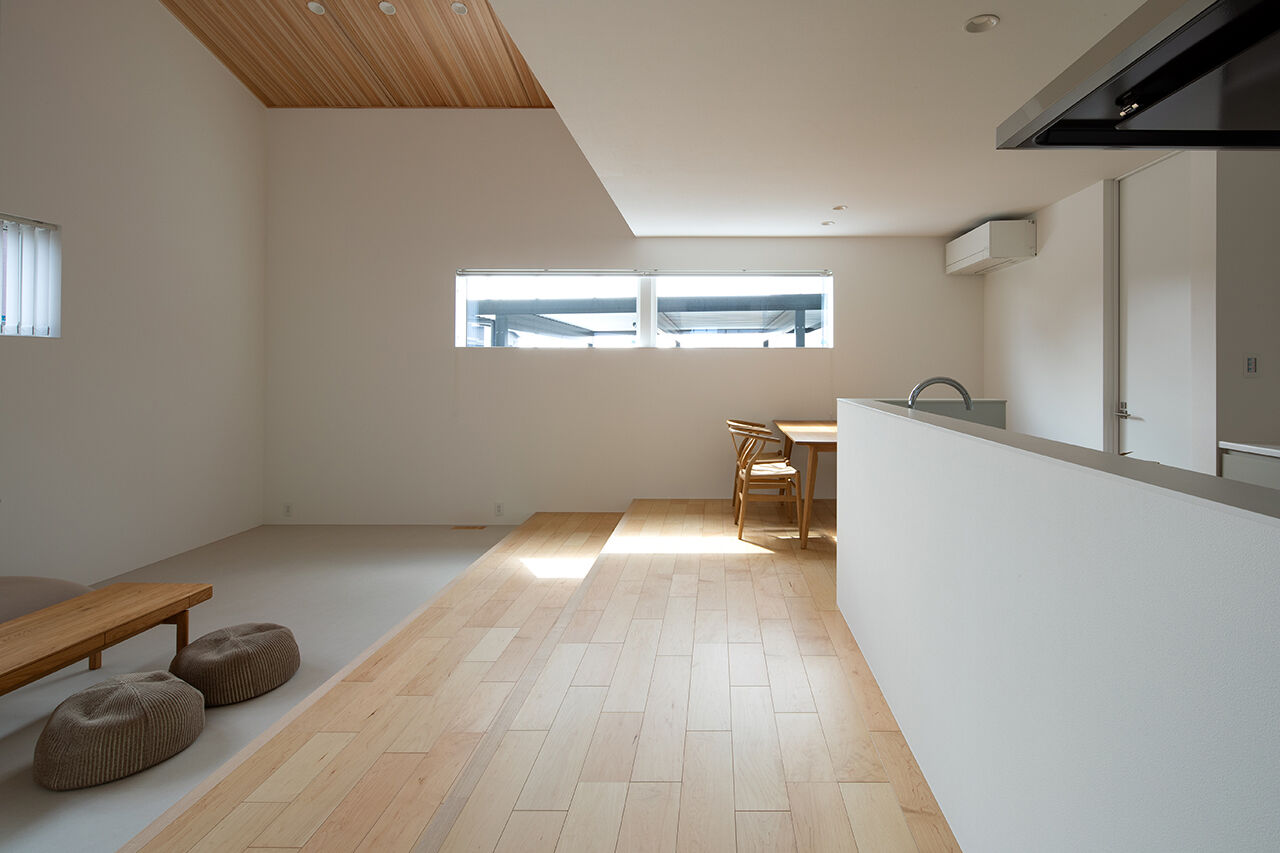 家元 4000万円台｜吹抜×サンクンリビングの家。プライバシーを保ちつつも、開放感ある空間設計の建築実例画像2