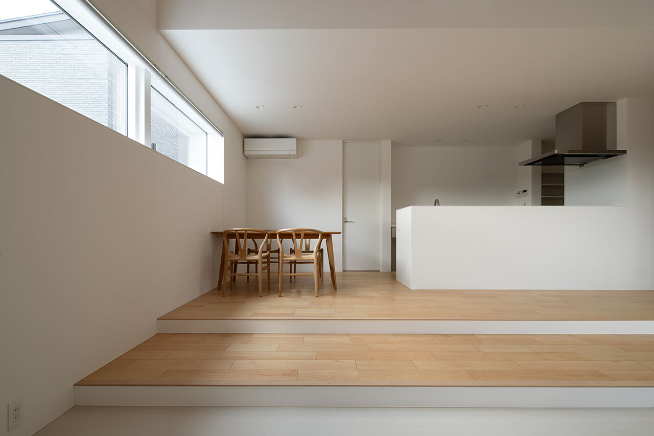 家元 4000万円台｜吹抜×サンクンリビングの家。プライバシーを保ちつつも、開放感ある空間設計の建築実例画像4