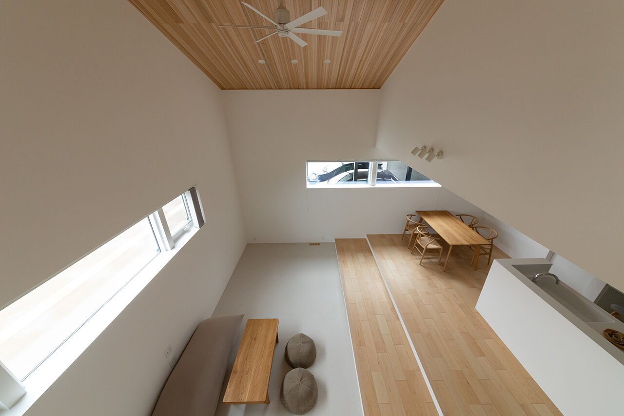 家元 4000万円台｜吹抜×サンクンリビングの家。プライバシーを保ちつつも、開放感ある空間設計の建築実例画像7