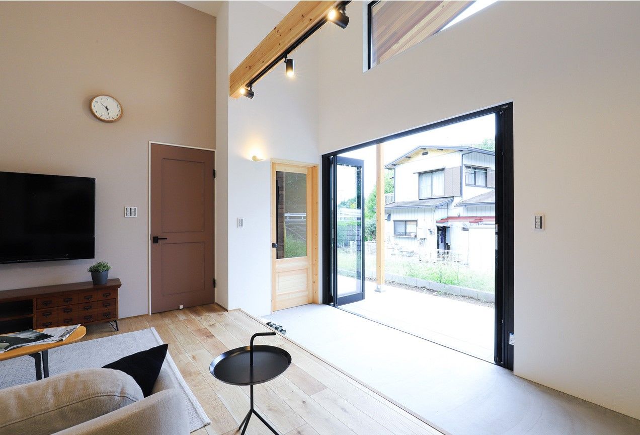 BEACON WORKS 【埼玉県/2750万円/30坪台/土地探し/半平屋/間取り図】リビングと庭が繋がる土間スペースと片流れ屋根の家の建築実例画像3