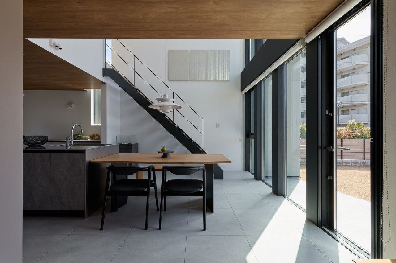 BEACON WORKS 【埼玉県/2000万円台/30坪台/建築家デザインの規格住宅】ギャラリー風の美しさ。家具・外構込み一貫施工の建築実例画像2