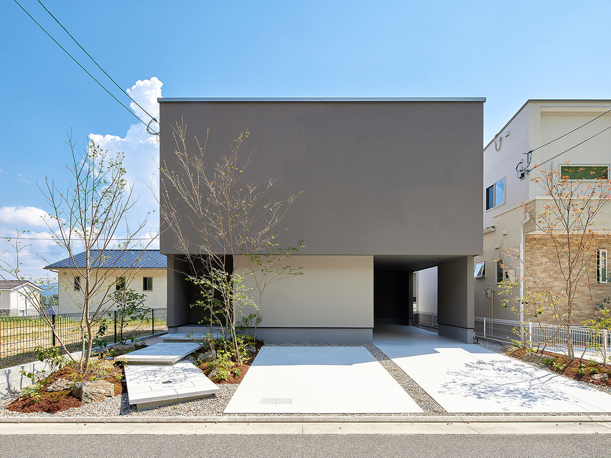 BEACON WORKS 【2300万円／ビルトインガレージ／間取図】直線美が際立つスクエアフォルムのガレージハウスの建築実例画像