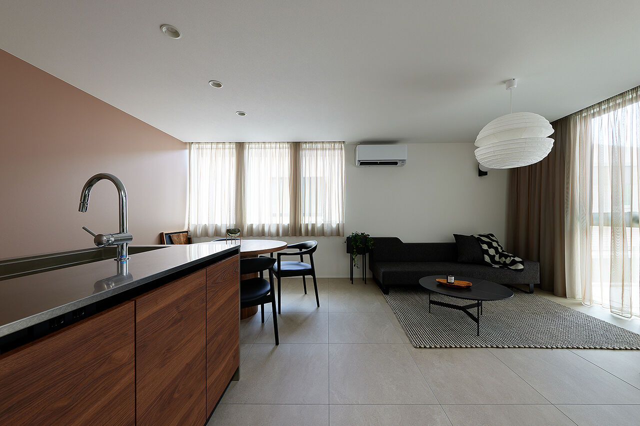 BEACON WORKS 【2300万円／ビルトインガレージ／間取図】直線美が際立つスクエアフォルムのガレージハウスの建築実例画像2