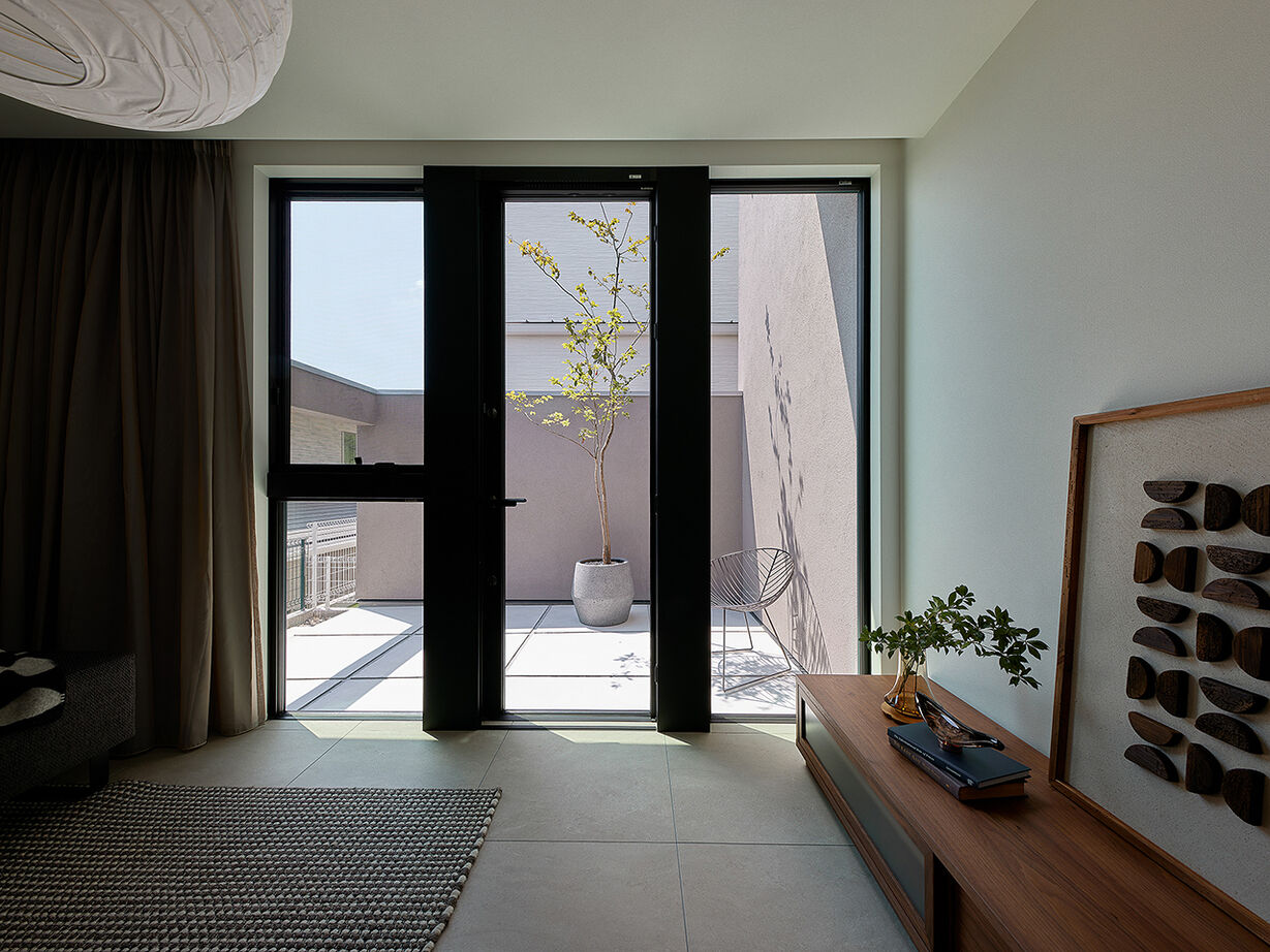 BEACON WORKS 【2300万円／ビルトインガレージ／間取図】直線美が際立つスクエアフォルムのガレージハウスの建築実例画像6