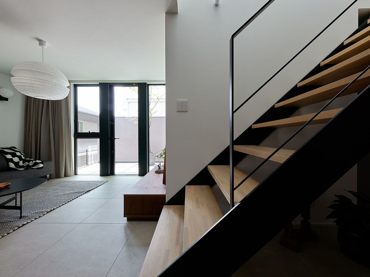 BEACON WORKS 【2300万円／ビルトインガレージ／間取図】直線美が際立つスクエアフォルムのガレージハウスの建築実例画像7