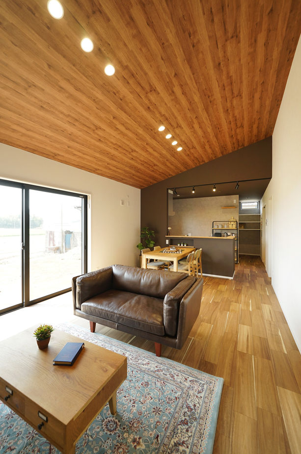 東建ビルダー 【栃木県/3LDK/29.15坪/平屋/2300万円】木目の勾配天井が目を惹く　アメリカンカントリースタイルの平屋の建築実例画像3