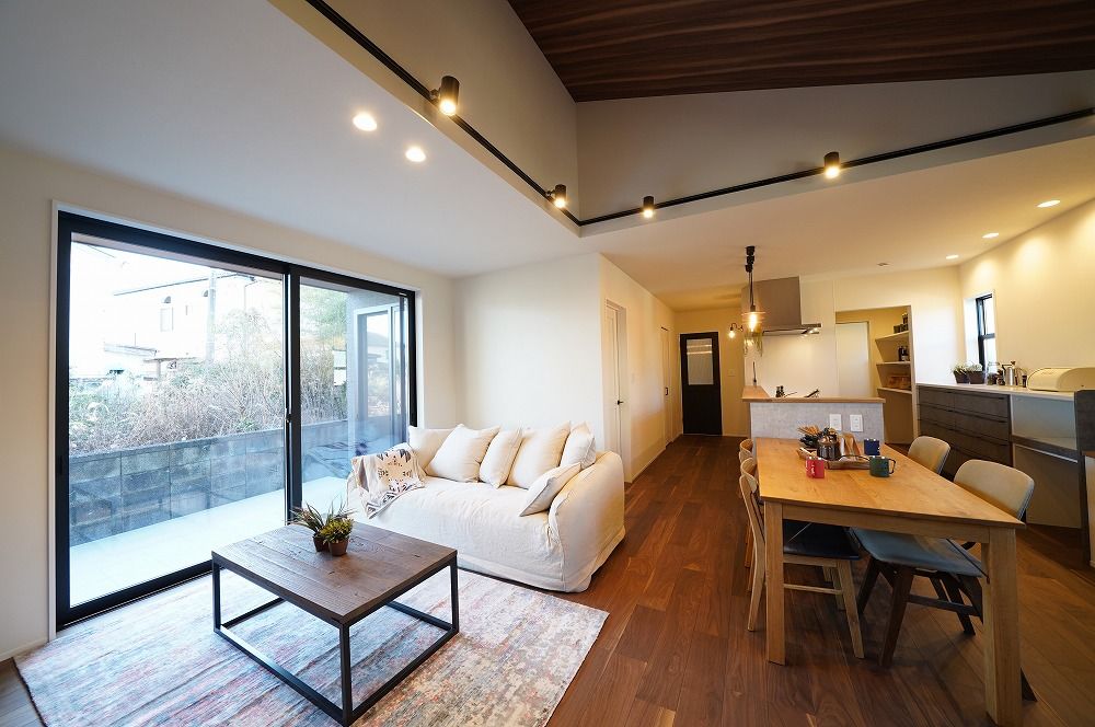 東建ビルダー 【太田市/3LDK/29.05坪/平屋/1900万円】勾配天井で開放的なリビング　ヴィンテージテイストがお洒落な平屋の建築実例画像3