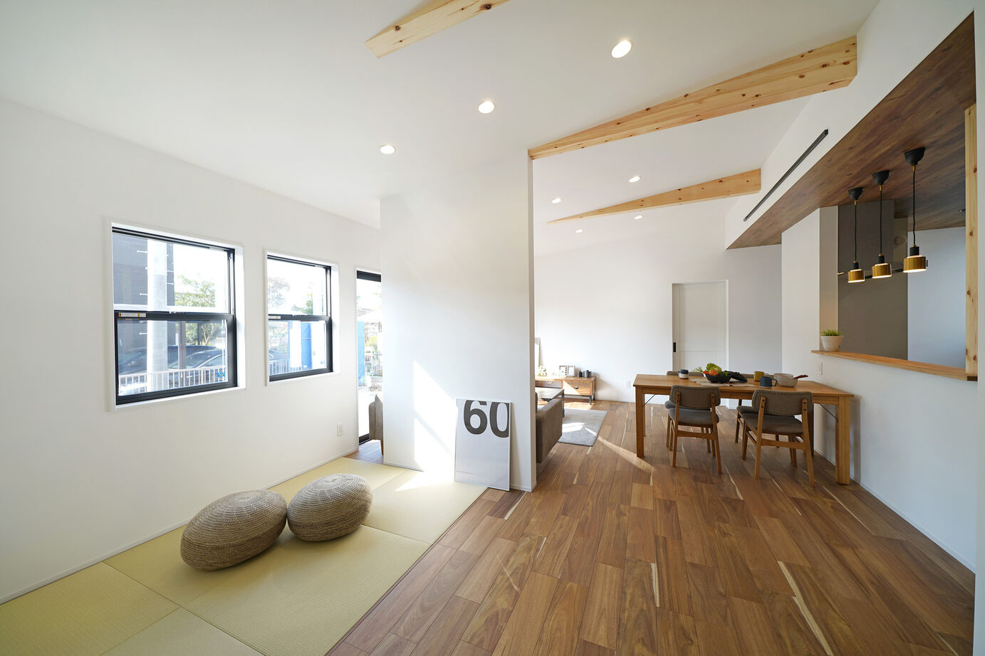 東建ビルダー 【佐野市/3LDK/半平屋/34.6坪/2200万円】家族がスムーズに愉しく暮らせるセミフラットな「半平屋」の建築実例画像2