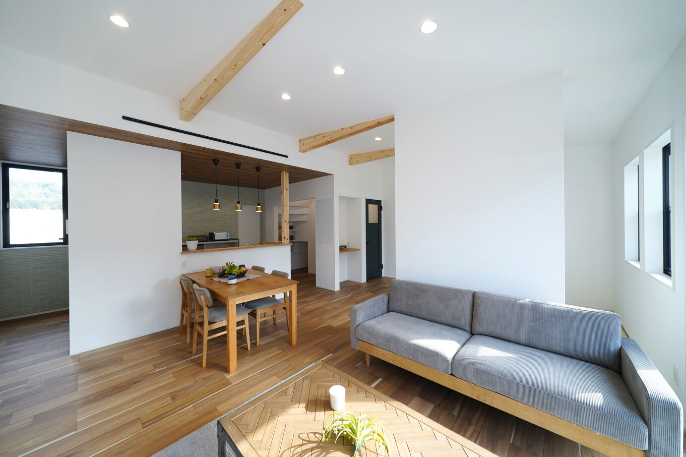 東建ビルダー 【佐野市/3LDK/半平屋/34.6坪/2200万円】家族がスムーズに愉しく暮らせるセミフラットな「半平屋」の建築実例画像3