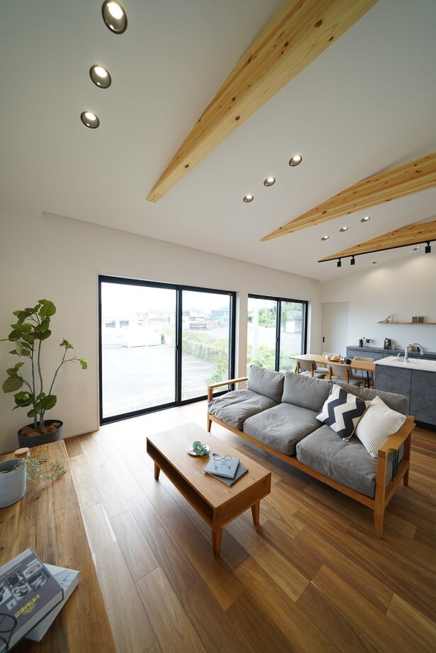 東建ビルダー 【佐野市/3LDK/25.64坪/2000万円】「ちょうどいい」暮らしを愉しむ、機能的で開放感あふれる平屋の建築実例画像2