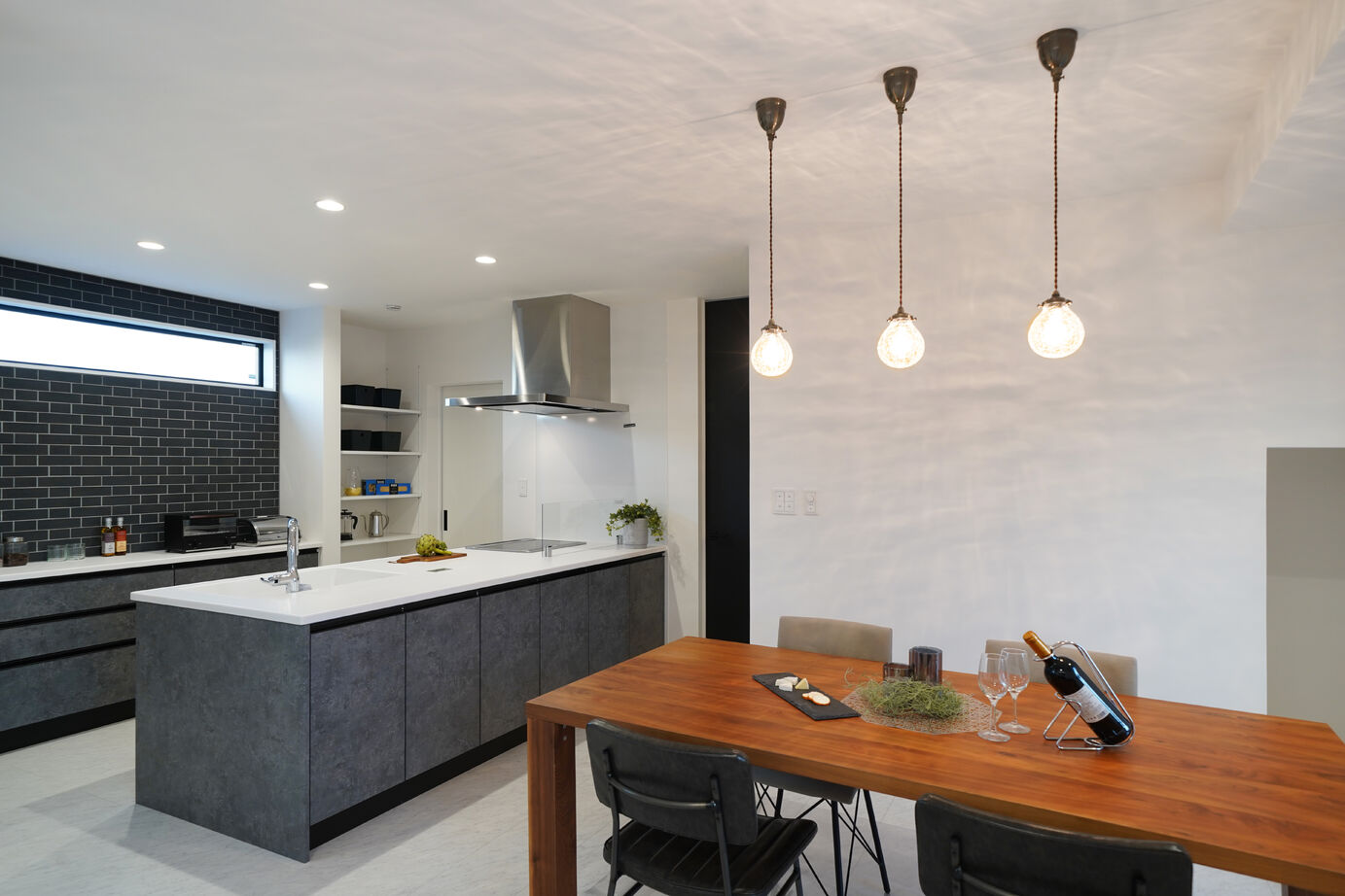 東建ビルダー 【足利市/4LDK/36.5坪/2500万円】プライベートを重視した空間設計とホテルライクデザインの住まいの建築実例画像2