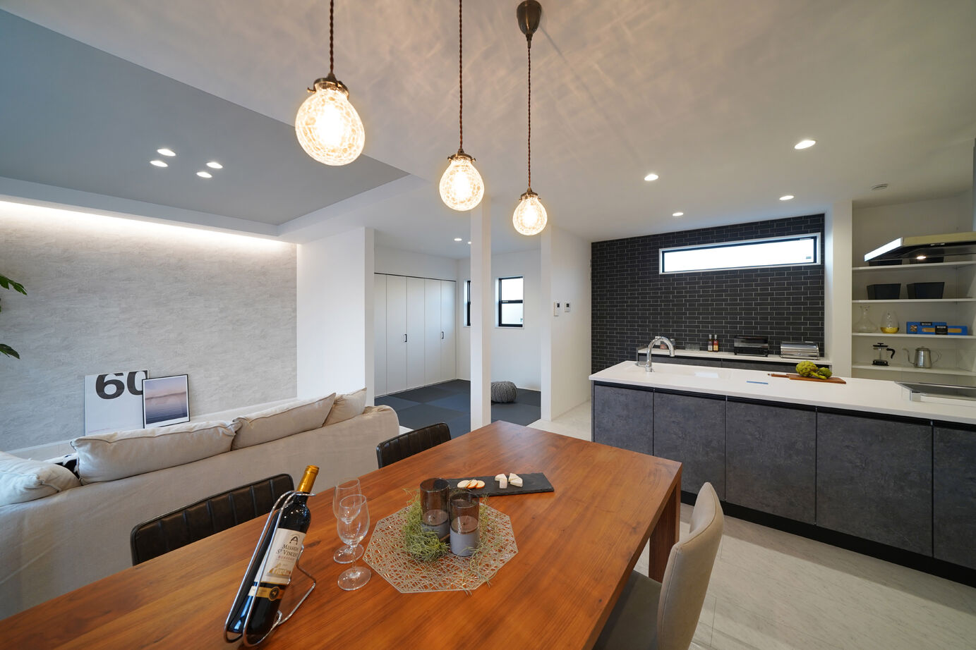 東建ビルダー 【足利市/4LDK/36.5坪/2500万円】プライベートを重視した空間設計とホテルライクデザインの住まいの建築実例画像3