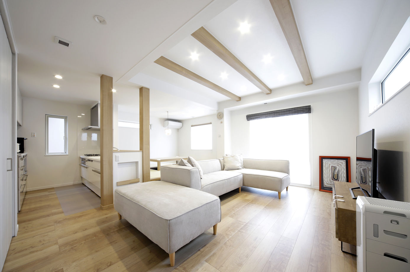 豊栄建設 【35.5坪/間取り図有/】家族でほっこり。小上がり＆堀りごたつのある和を取り入れた家の建築実例画像