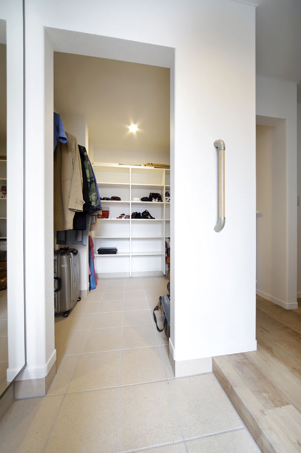 豊栄建設 【35.5坪/間取り図有/】家族でほっこり。小上がり＆堀りごたつのある和を取り入れた家の建築実例画像3