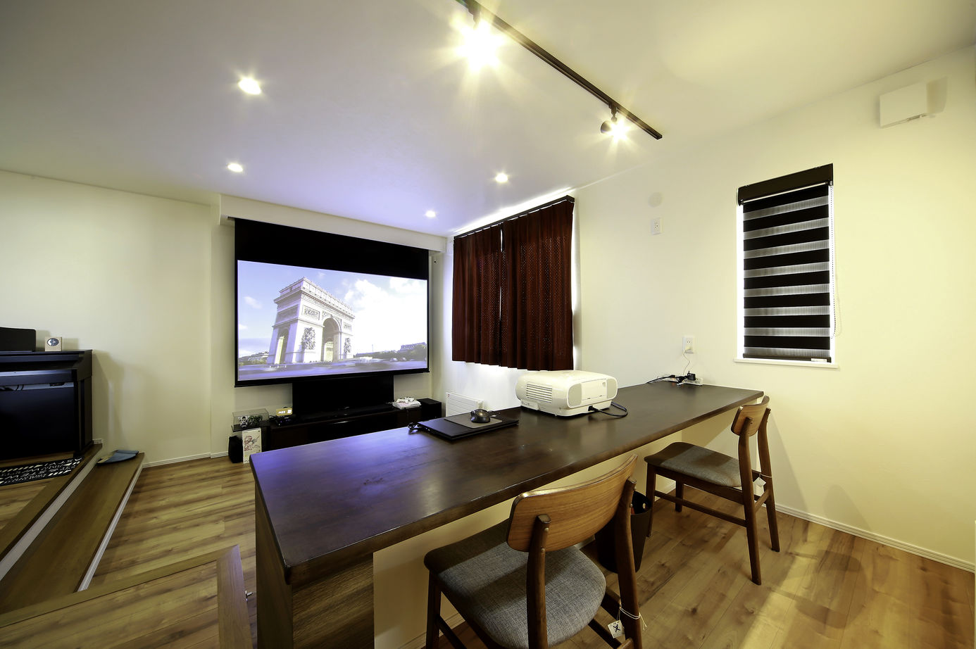 豊栄建設 【1500~1999万円/34坪/間取図/趣味】漫画、ゲーム、自転車など、夫婦で一緒に趣味を満喫できる家の建築実例画像2