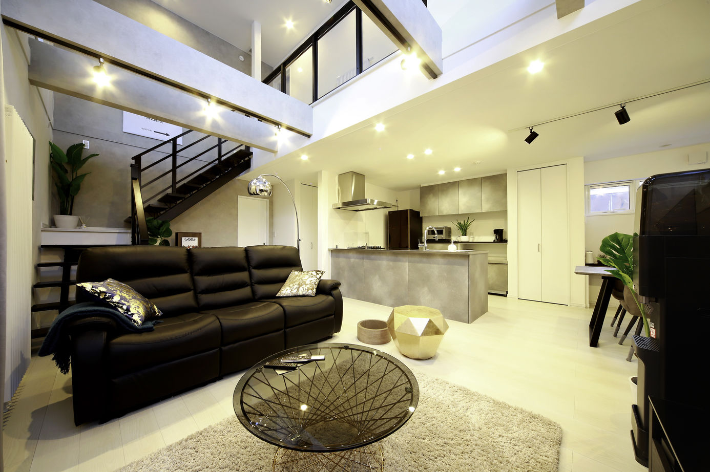 豊栄建設 【33坪/間取り図有/2人暮らし】好きなことに、とことんこだわり実現した大きな吹抜けリビングのある家の建築実例画像2