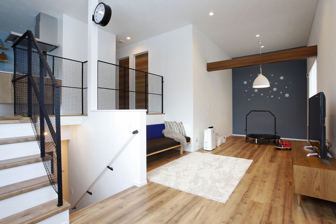 豊栄建設 [1500~1999万円/36坪/ビルトインガレージ]フィンランドテイストをふんだんに取り入れたスキップフロアの家の建築実例画像1