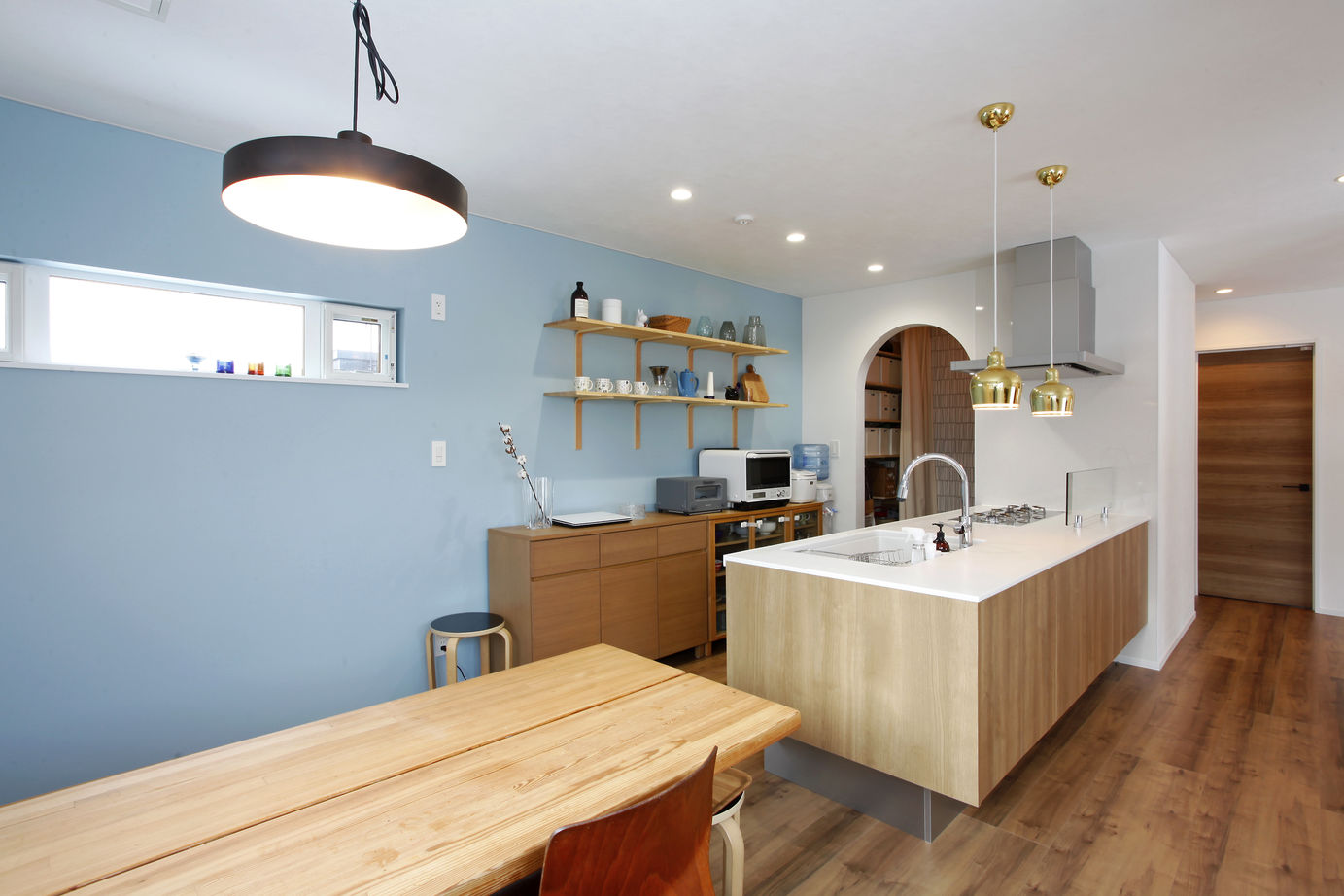 豊栄建設 [1500~1999万円/36坪/ビルトインガレージ]フィンランドテイストをふんだんに取り入れたスキップフロアの家の建築実例画像2