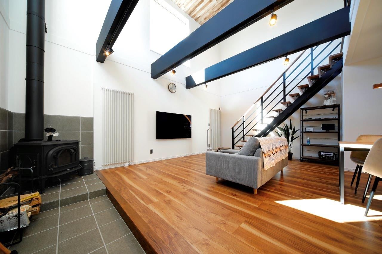 豊栄建設 【2500~2999万円/３７坪/間取図/薪ストーブ】おうちキャンプを楽しめる、広い土間に薪ストーブのある家の建築実例画像1