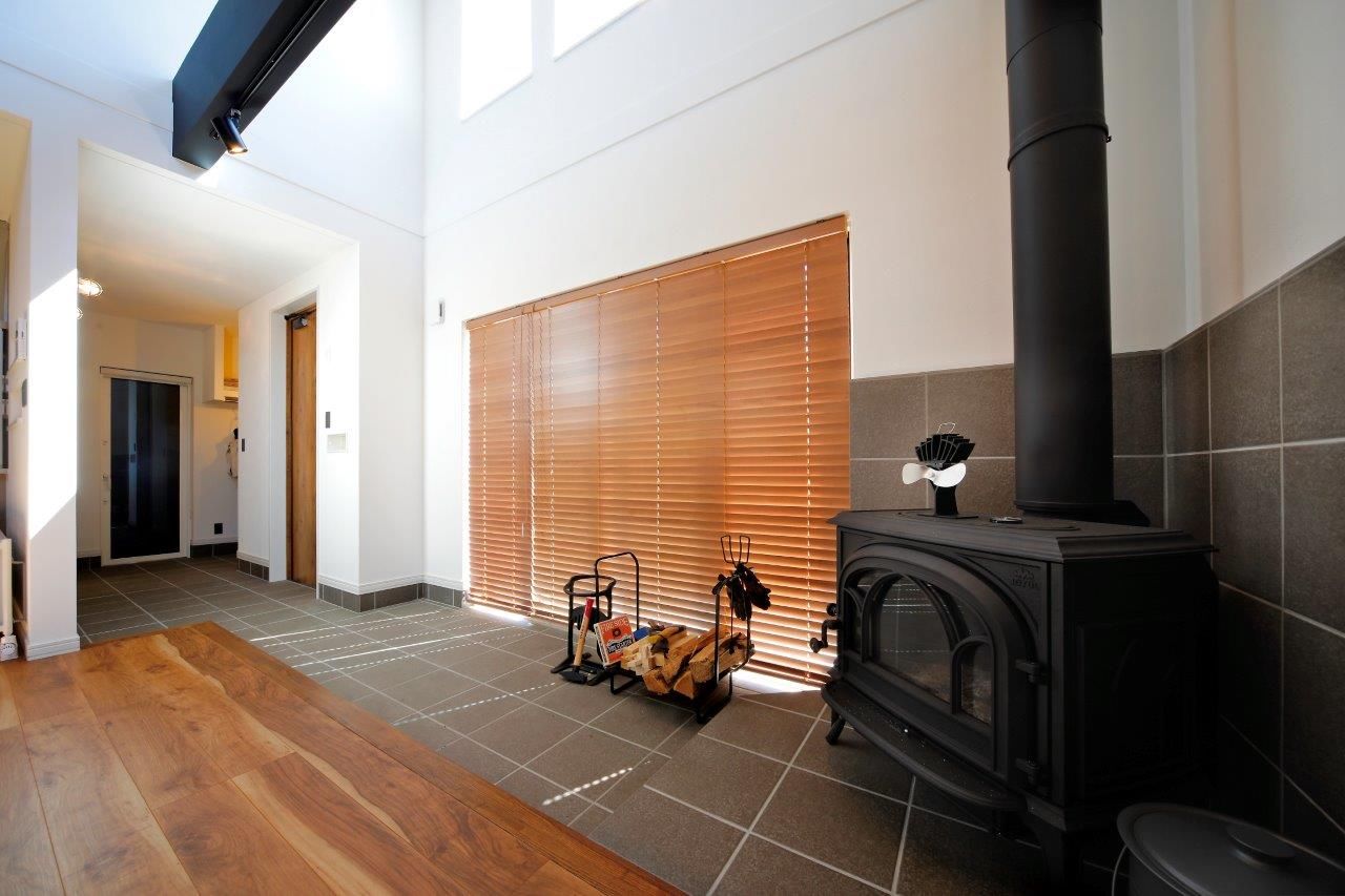 豊栄建設 【2500~2999万円/３７坪/間取図/薪ストーブ】おうちキャンプを楽しめる、広い土間に薪ストーブのある家の建築実例画像3