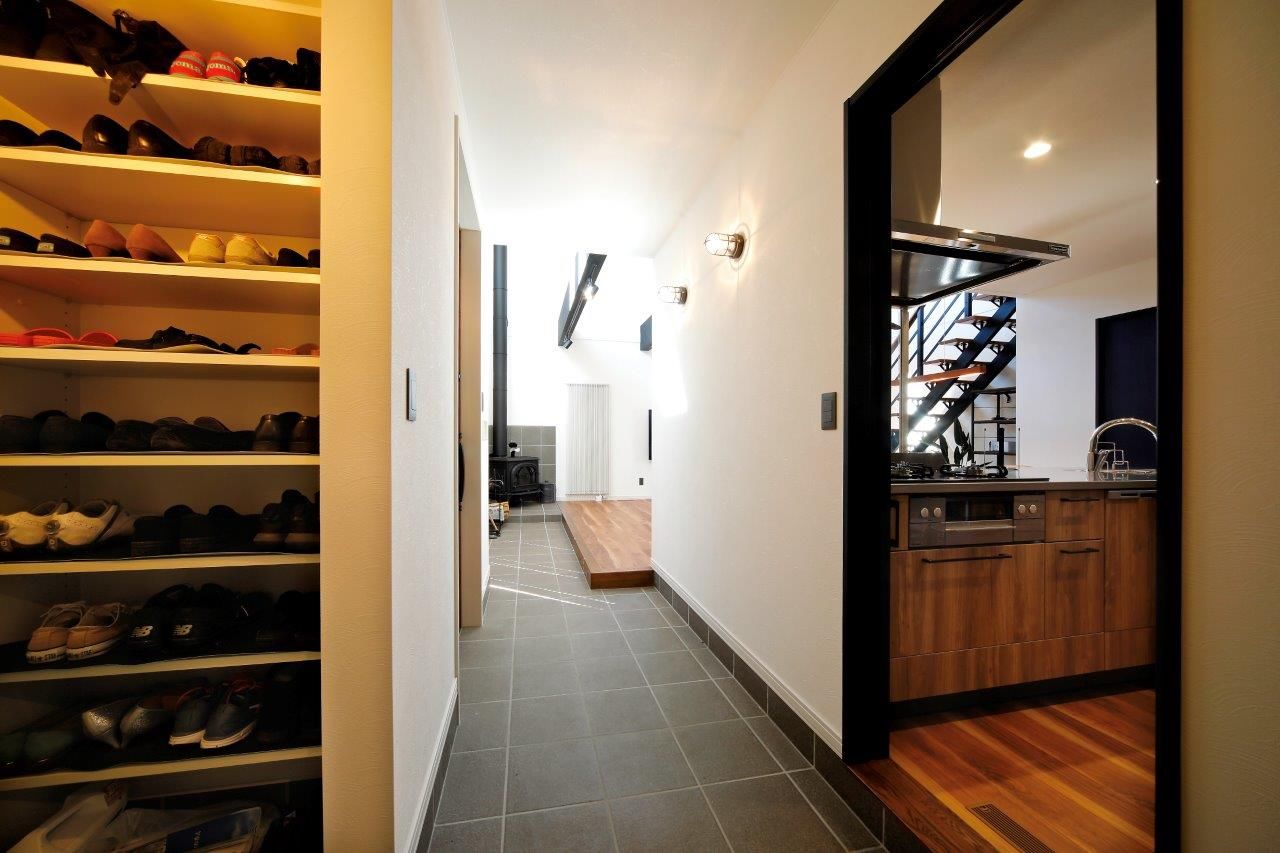 豊栄建設 【2500~2999万円/３７坪/間取図/薪ストーブ】おうちキャンプを楽しめる、広い土間に薪ストーブのある家の建築実例画像6