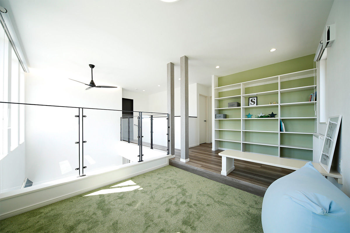 豊栄建設 【苫小牧市/吹抜け】玄関を入ると開放的な大空間。個々の時間を過ごす遊び心と家族の集いを感じる住まいの建築実例画像4