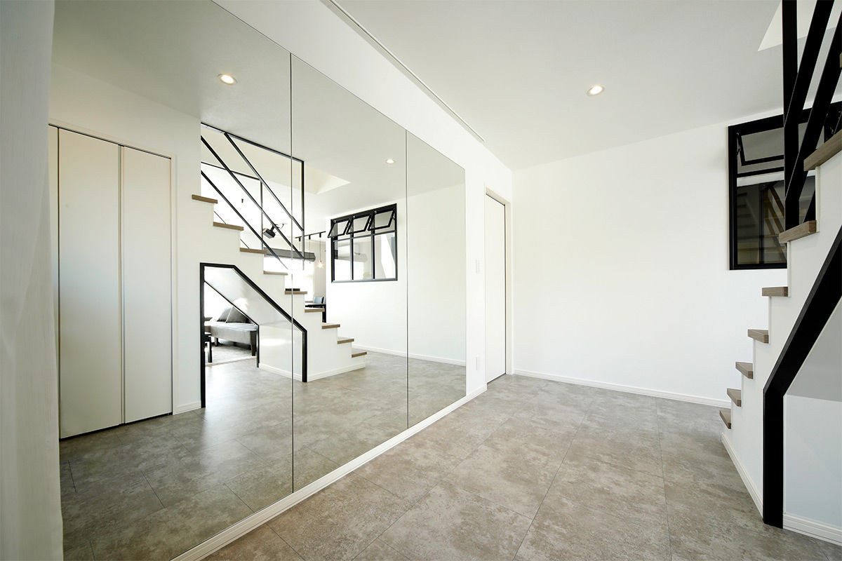 豊栄建設 【苫小牧市/吹抜け】玄関を入ると開放的な大空間。個々の時間を過ごす遊び心と家族の集いを感じる住まいの建築実例画像6