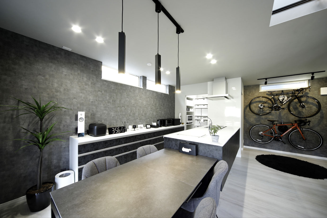 豊栄建設 【札幌市/吹抜け/モダン/スケルトン階段】贅沢な吹き抜けで、違う場所にいても家族を感じられる住まいの建築実例画像5