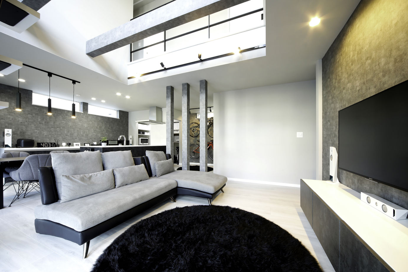 豊栄建設 【札幌市/吹抜け/モダン/スケルトン階段】贅沢な吹き抜けで、違う場所にいても家族を感じられる住まいの建築実例画像6