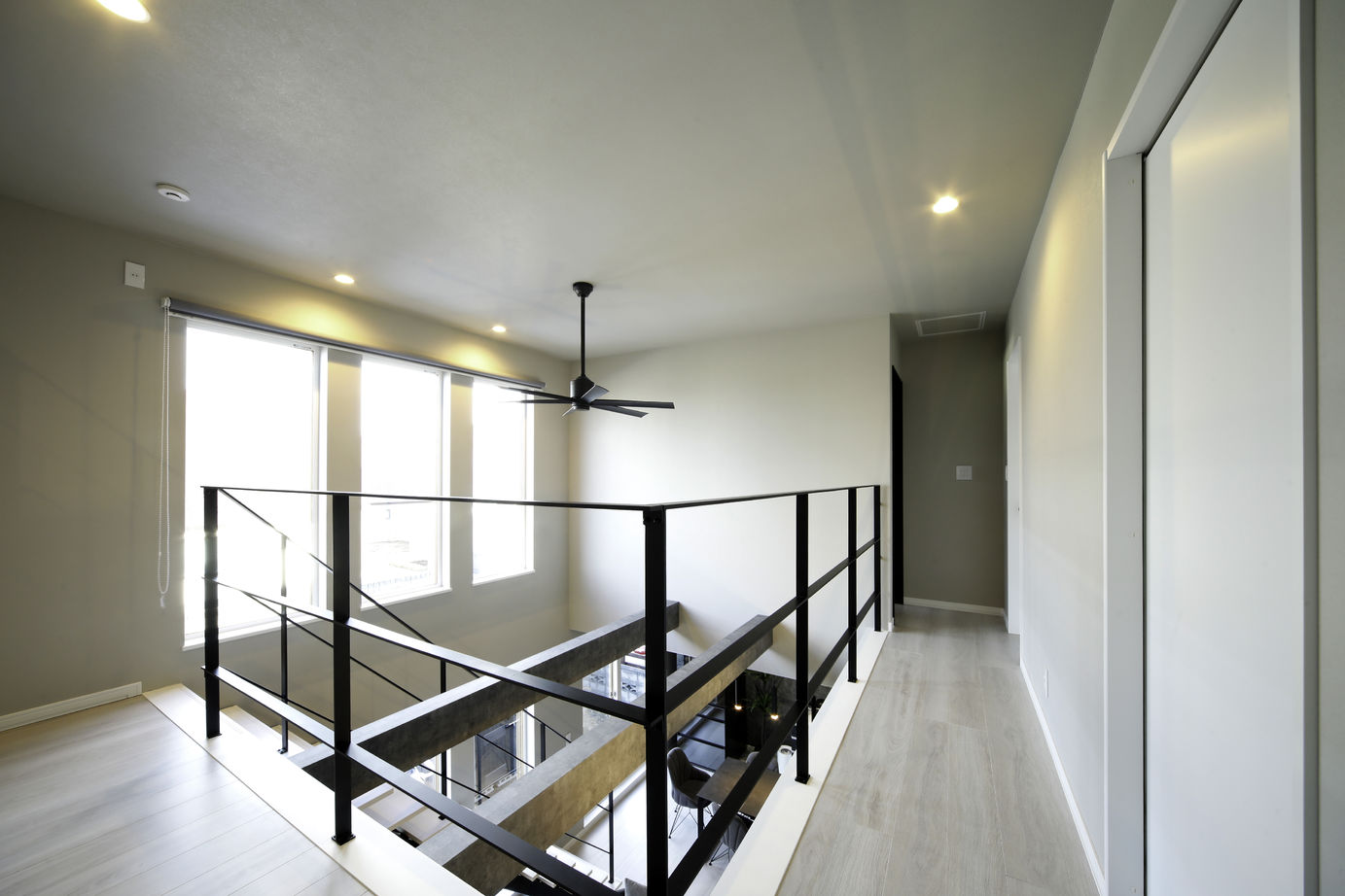 豊栄建設 【札幌市/吹抜け/モダン/スケルトン階段】贅沢な吹き抜けで、違う場所にいても家族を感じられる住まいの建築実例画像8