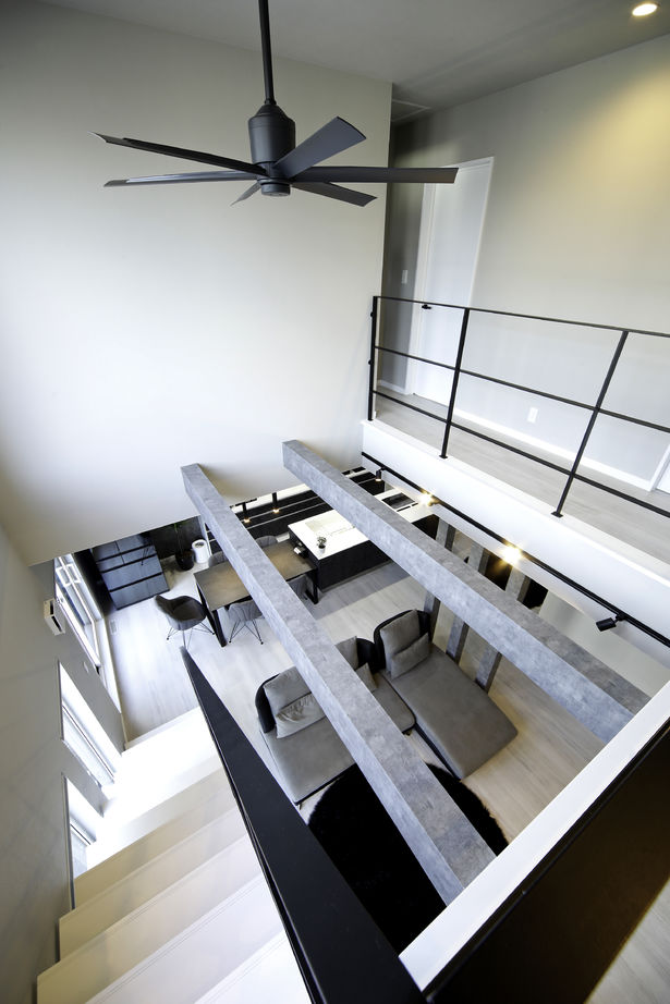 豊栄建設 【札幌市/吹抜け/モダン/スケルトン階段】贅沢な吹き抜けで、違う場所にいても家族を感じられる住まいの建築実例画像10