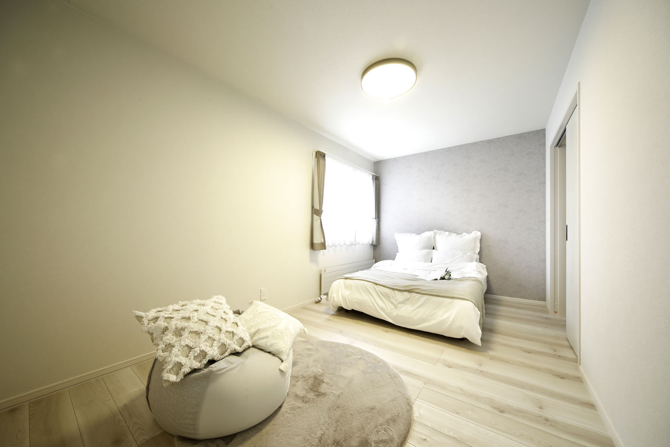 豊栄建設 【札幌市/吹抜け/モダン/ホテルライク】オンとオフを切り替えやすい洗練されたホテルライクな住空間の建築実例画像9