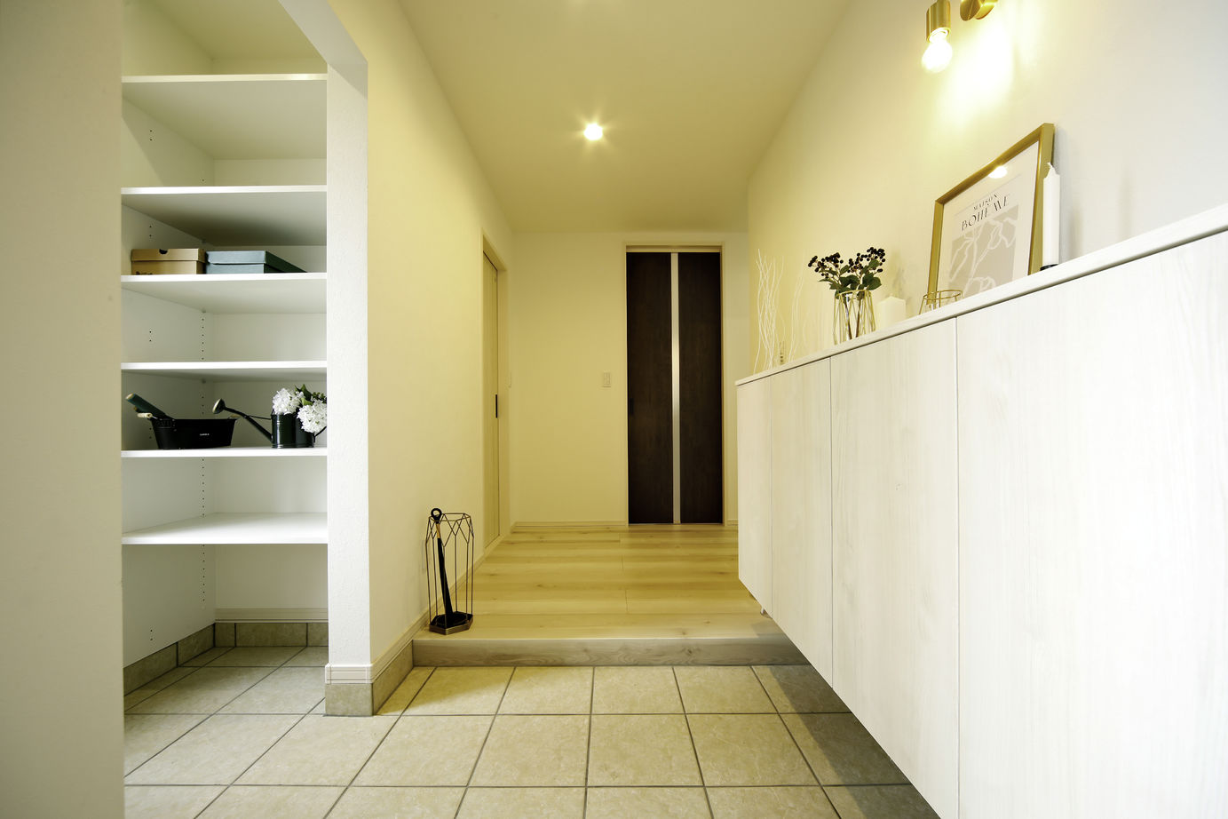 豊栄建設 【札幌市/吹抜け/モダン/ホテルライク】オンとオフを切り替えやすい洗練されたホテルライクな住空間の建築実例画像14