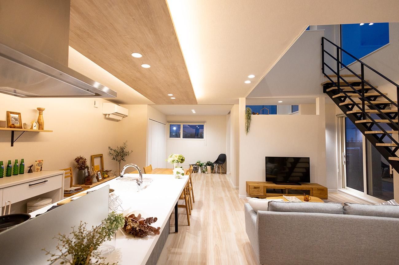 豊栄建設 【札幌市/吹抜け/テラス】「家」で過ごす様々な時間に対応できる”紡ぎあう家”の建築実例画像2