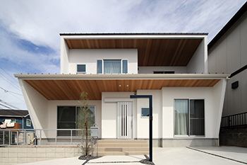 ue_bo design 【40坪以下/一級建築士×気密断熱】木の魅せ方を知るプロの丁寧な仕事から生まれる、美しい家の建築実例画像2