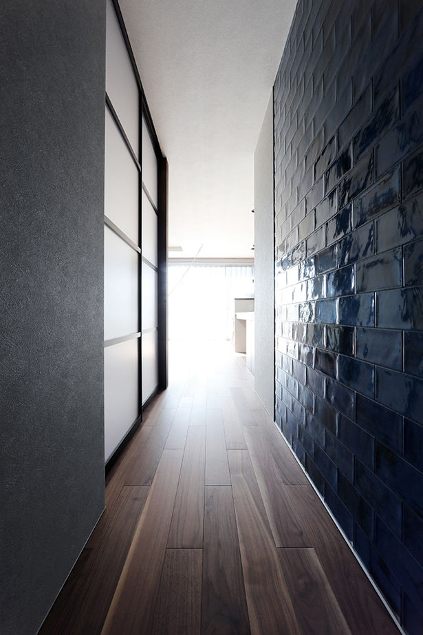 ue_bo design 【3000万円以下/40坪台/間取り図有】塗り壁/タイル/無垢の木。素材本来の美しさがそのまま「個性」になる家の建築実例画像3