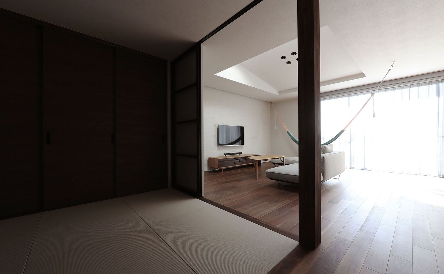 ue_bo design 【3000万円以下/40坪台/間取り図有】塗り壁/タイル/無垢の木。素材本来の美しさがそのまま「個性」になる家の建築実例画像4