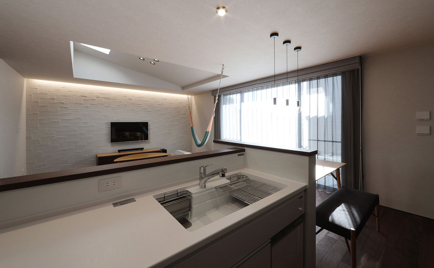 ue_bo design 【3000万円以下/40坪台/間取り図有】塗り壁/タイル/無垢の木。素材本来の美しさがそのまま「個性」になる家の建築実例画像7