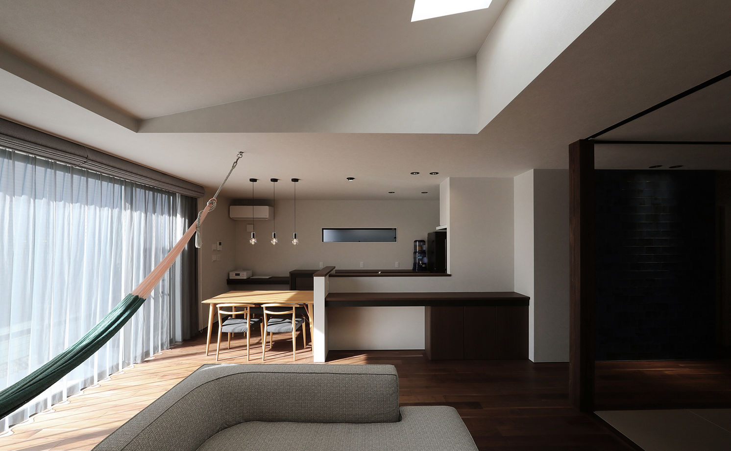 ue_bo design 【3000万円以下/40坪台/間取り図有】塗り壁/タイル/無垢の木。素材本来の美しさがそのまま「個性」になる家の建築実例画像9