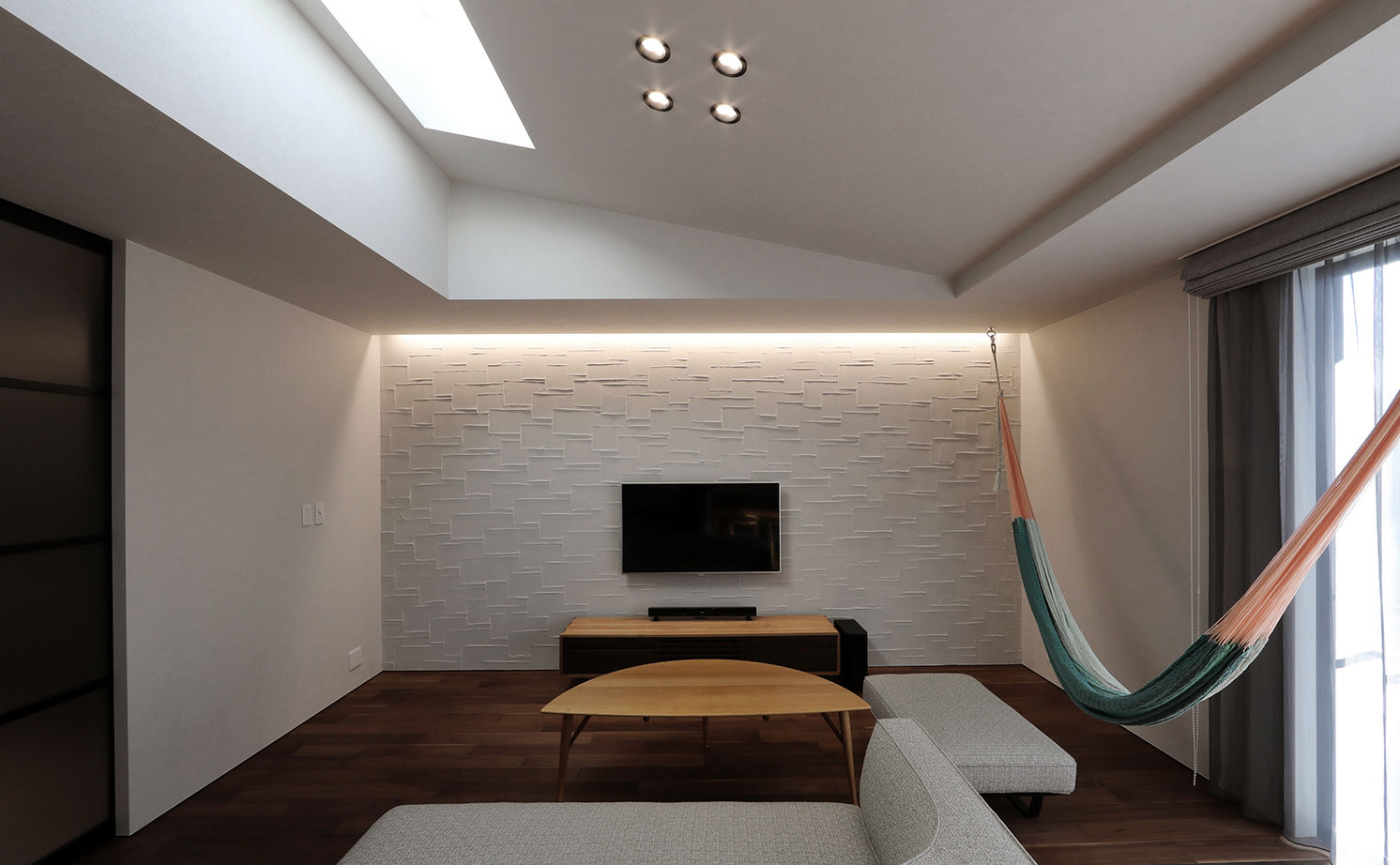 ue_bo design 【3000万円以下/40坪台/間取り図有】塗り壁/タイル/無垢の木。素材本来の美しさがそのまま「個性」になる家の建築実例画像20