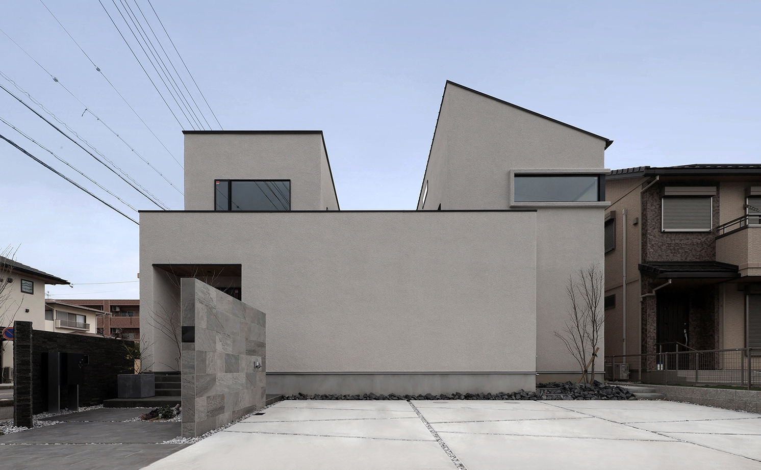 ue_bo design 【60坪以下/コの字型×中庭】自然素材のテクスチャーの質感と美しさ。中庭を通じて外に開ける景色を愉しむ家の建築実例画像2